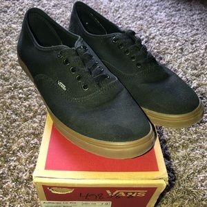 Vans Black Gumsole Lo Pro Women’s SZ8.5 Men’s SZ7